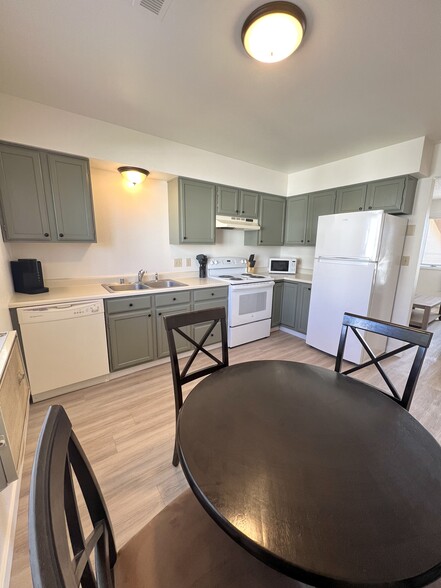 Kitchen/Dining Room - 219 14th Ave S