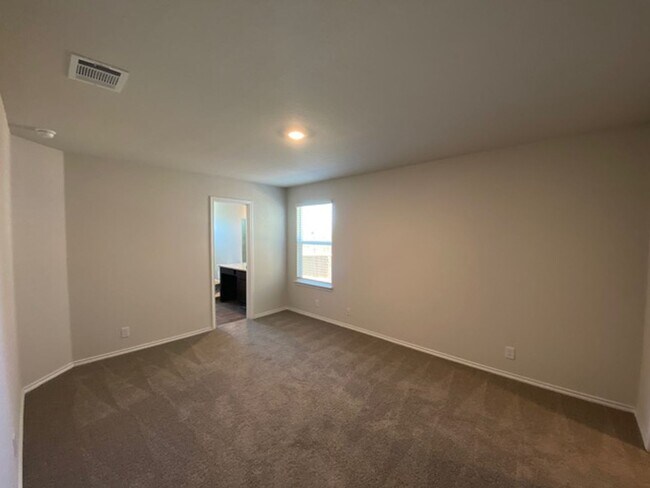 Building Photo - NEWER ONE STORY | 3 BEDROOM | 2 BATH | WHI...