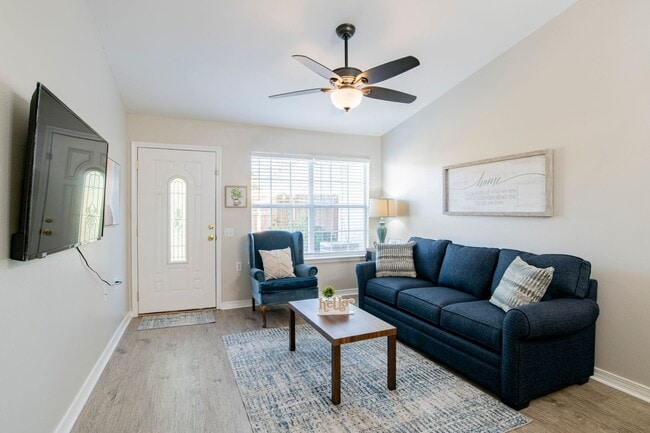 Building Photo - Welcoming & Bright 2 Bed/1 Bath Patiohome ...