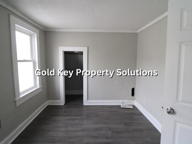 Building Photo - Adorable 3 BR 2 FULL BA House with Fenced Yard and Central Air (SECTION 8 APPROVED)