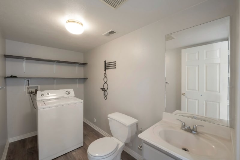 Building Photo - 470 W 1600 S