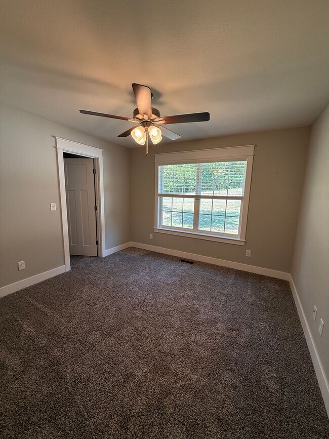 Building Photo - ****MOVE-IN SPECIAL**** Gorgeous 4Bedroom ...