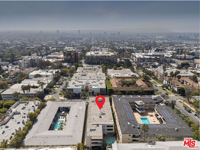 Building Photo - 7949 Selma Ave