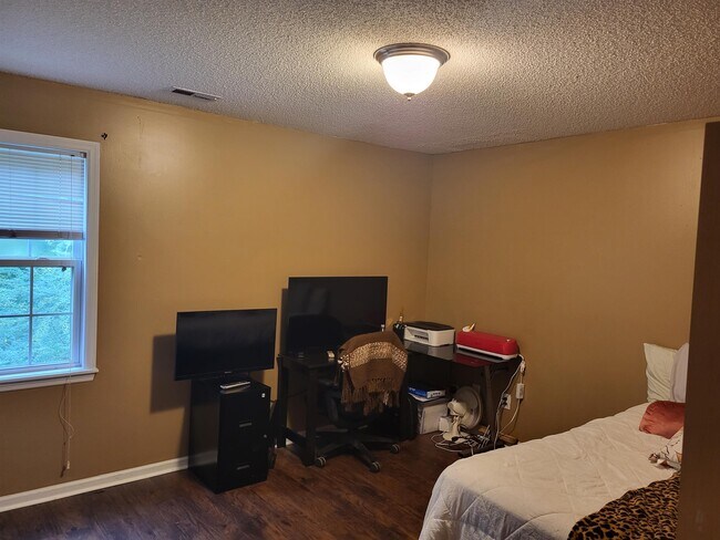 Building Photo - 124 Villa Park Dr