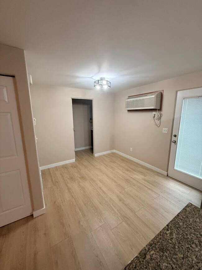 Building Photo - 870 Spurlock St