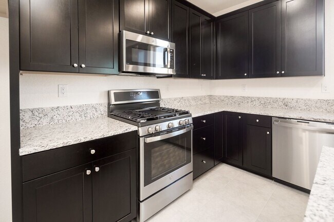 Building Photo - Newly constructed home in Golden Valley, 4...