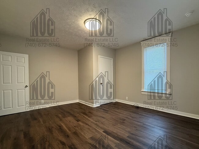 Building Photo - 160 160 1/2 Lake St. - 160