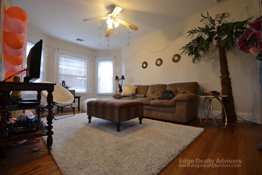 Building Photo - 209 Chestnut Hill Ave