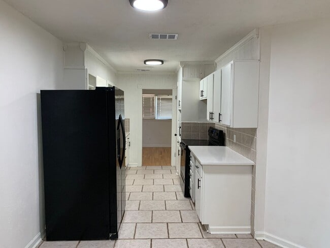 Building Photo - Recently Renovated Home Near Texas Tech Un...