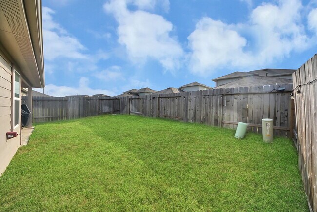 Building Photo - Like-New Legacy Park Home with Modern Style & Room to Unwind!