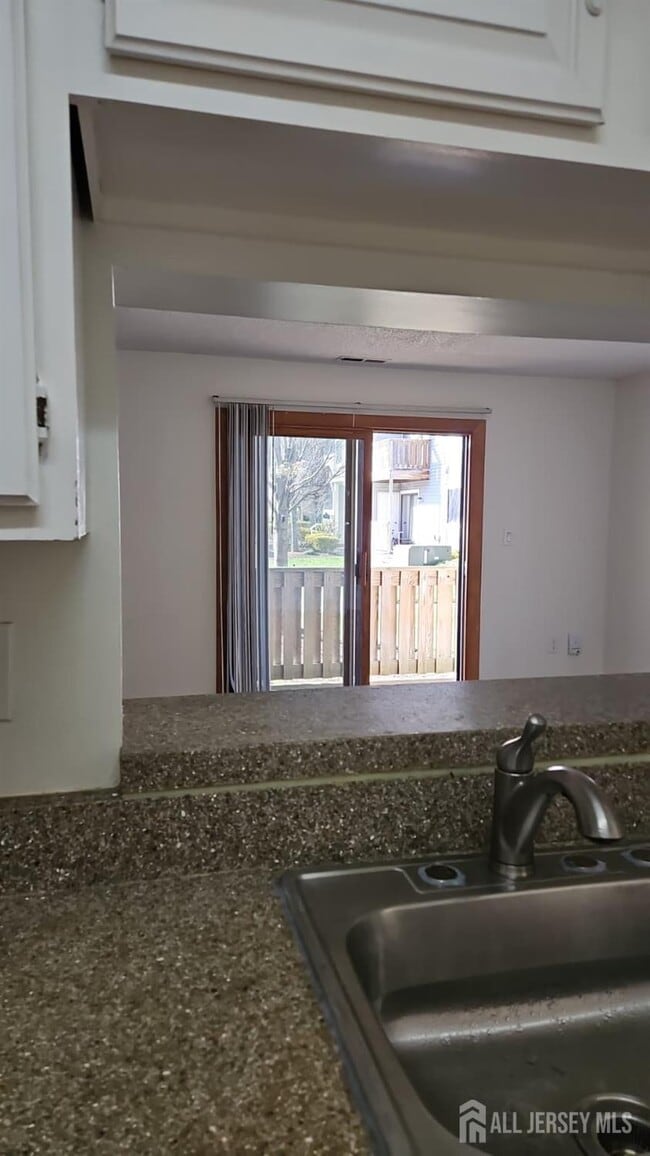 Building Photo - 909 Ravens Crest Dr