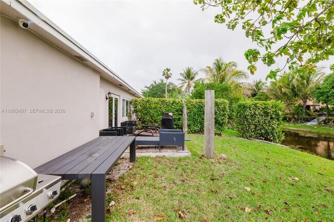 Building Photo - 11320 NW 35th Ct