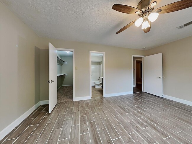 Building Photo - 7323 Silver Star Dr