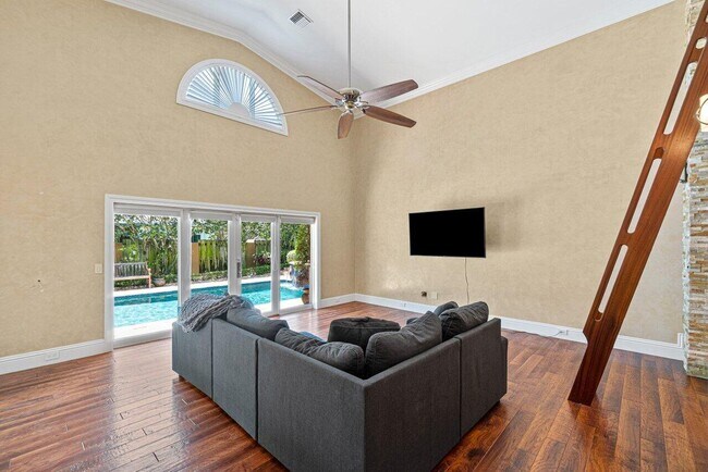 Building Photo - 870 NW 7th St