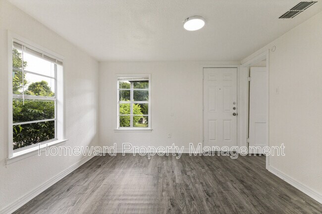 Building Photo - 5529 Diaz Ave