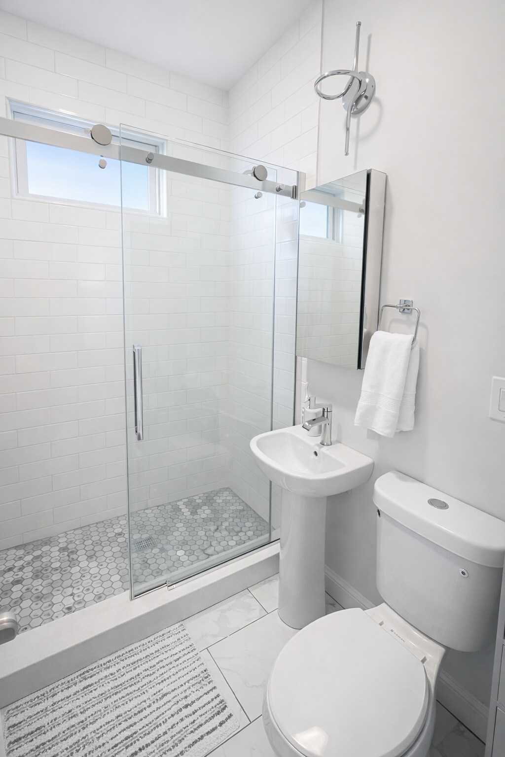 Building Photo - 910 E 4th St