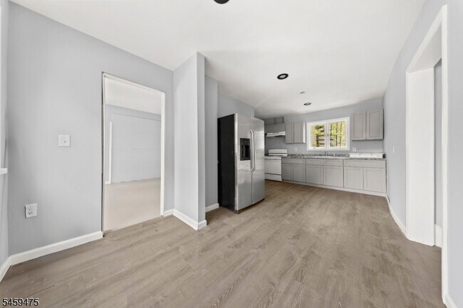 Building Photo - 704 Park Ave