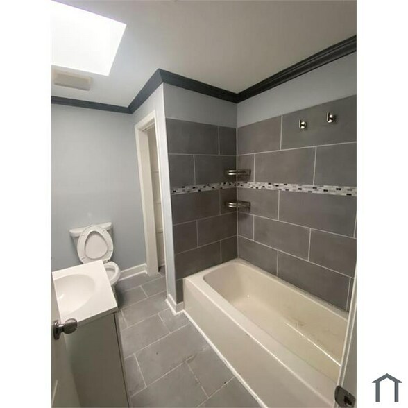 Building Photo - 2241 Cedley St