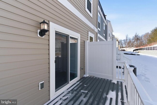 Building Photo - 1715 Water Xing Rd