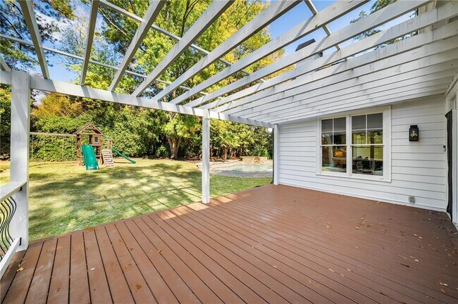 Building Photo - 4715 Westfield Dr NE