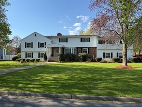Building Photo - 16 Indian Rock Dr