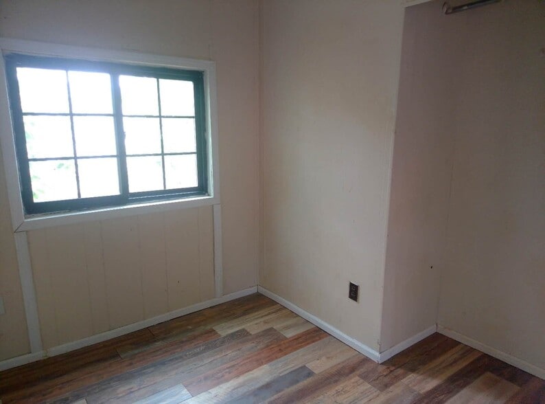 Building Photo - 8 A St
