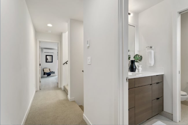 Building Photo - Modern 3 Bed Townhouse in Seattle | 2 Bath $3,800!!