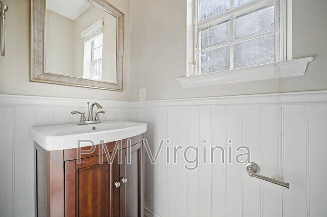 Building Photo - 1213 Ruxton Ct