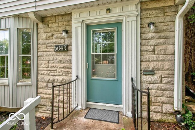 Primary Photo - 5043 Boulevard Pl