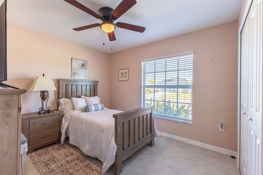 Building Photo - Move-In Ready 4-Bedroom Home with Modern Furnishings in Rotonda West