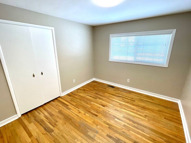 Building Photo - Three bedroom, Two bath House