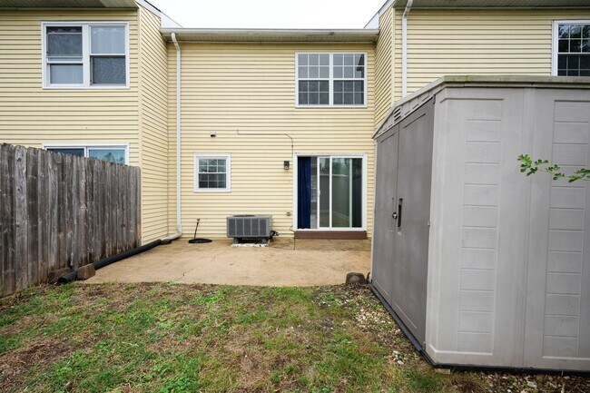 Building Photo - 1421 E Caracas Ave