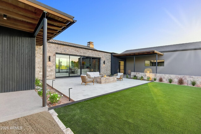 Building Photo - 9067 E Rimrock Dr