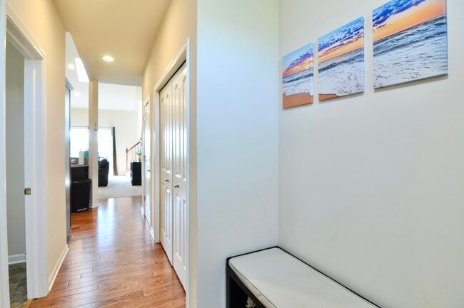 Building Photo - 4481 Bridgeview Ln