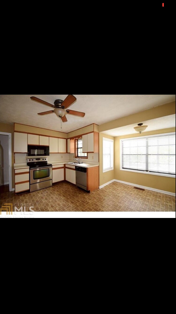 Building Photo - 1411 Glynn Oaks Dr SW