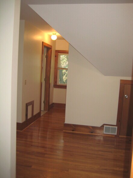 Building Photo - 280 S Goodman St