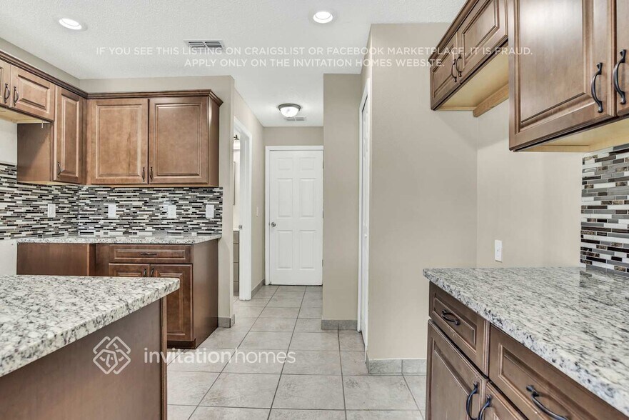 Building Photo - 2409 Knightsbridge Blvd