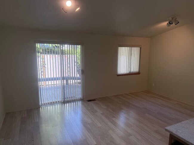 Building Photo - Updated Single Level Home in Highly Sought...