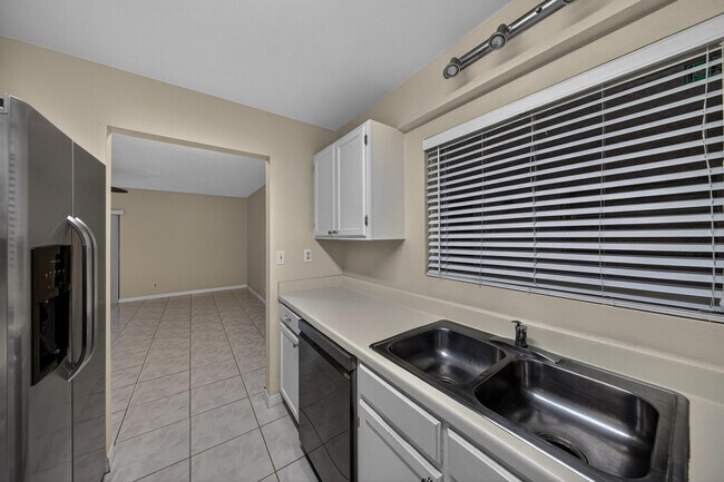 Building Photo - 147 Deer Creek Blvd