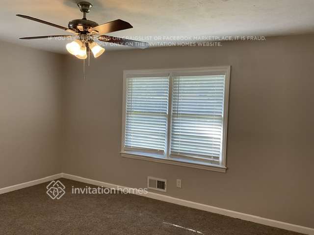 Building Photo - 2630 Farmington Dr SW
