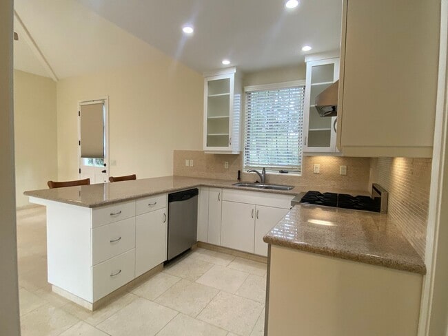 Building Photo - Beautiful 1 BD / 1 BA Granny Unit in Count...