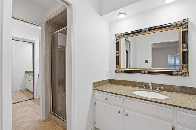 Building Photo - Amazing in Arlington