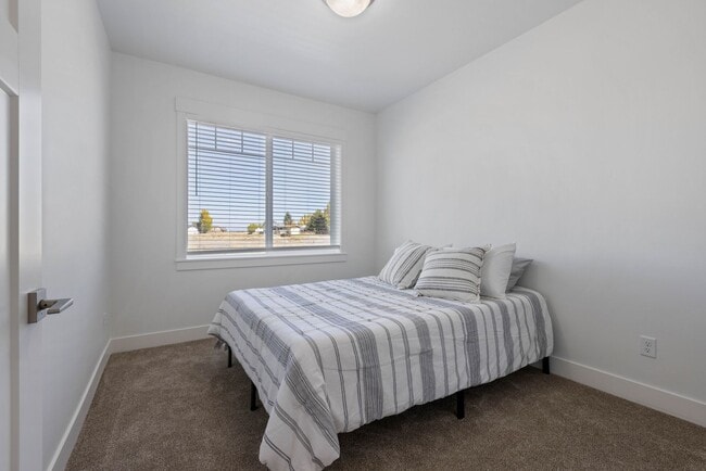 Building Photo - $500 off March rent. When you SIGN and MOVE IN, in March!!!! New St. Anthony Townhome with Unfini...