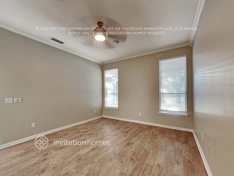 Building Photo - 13928 Fish Eagle Dr E
