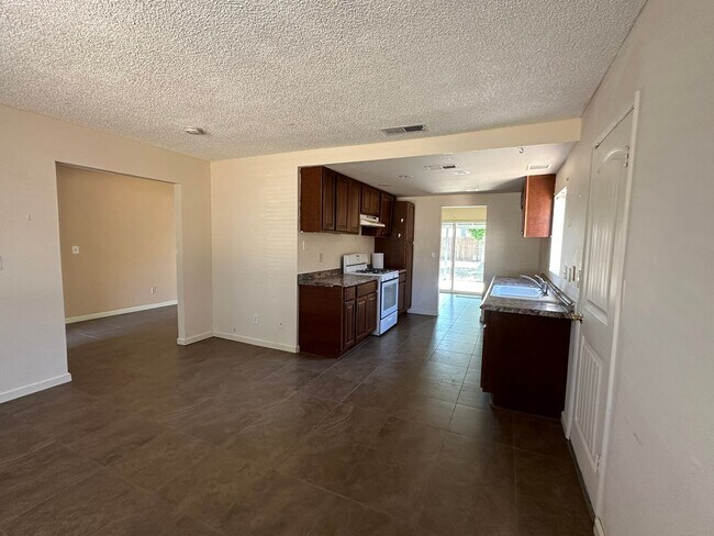 Building Photo - 4BD/2BA Home - Moreno Valley, CA 92557