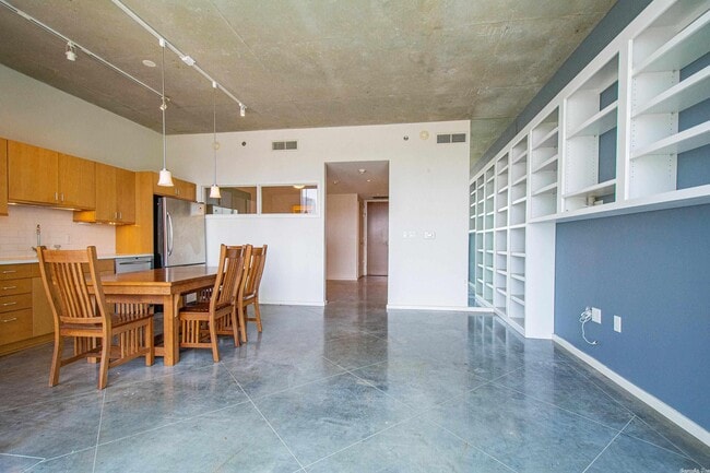 Building Photo - 315 Rock St