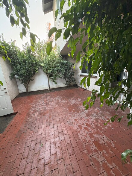 Building Photo - 1587 Gatewood Ct