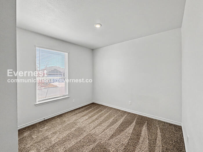 Building Photo - 2236 Hornbeam St