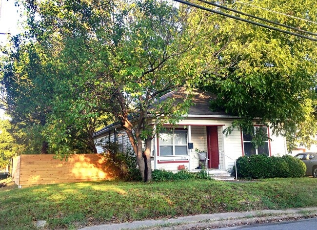 Building Photo - 2025 Washington Street