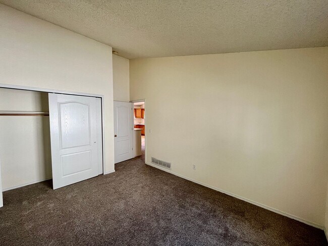 Building Photo - 4 Bedroom Rancher in Sundown w/ NEW CARPET!!
